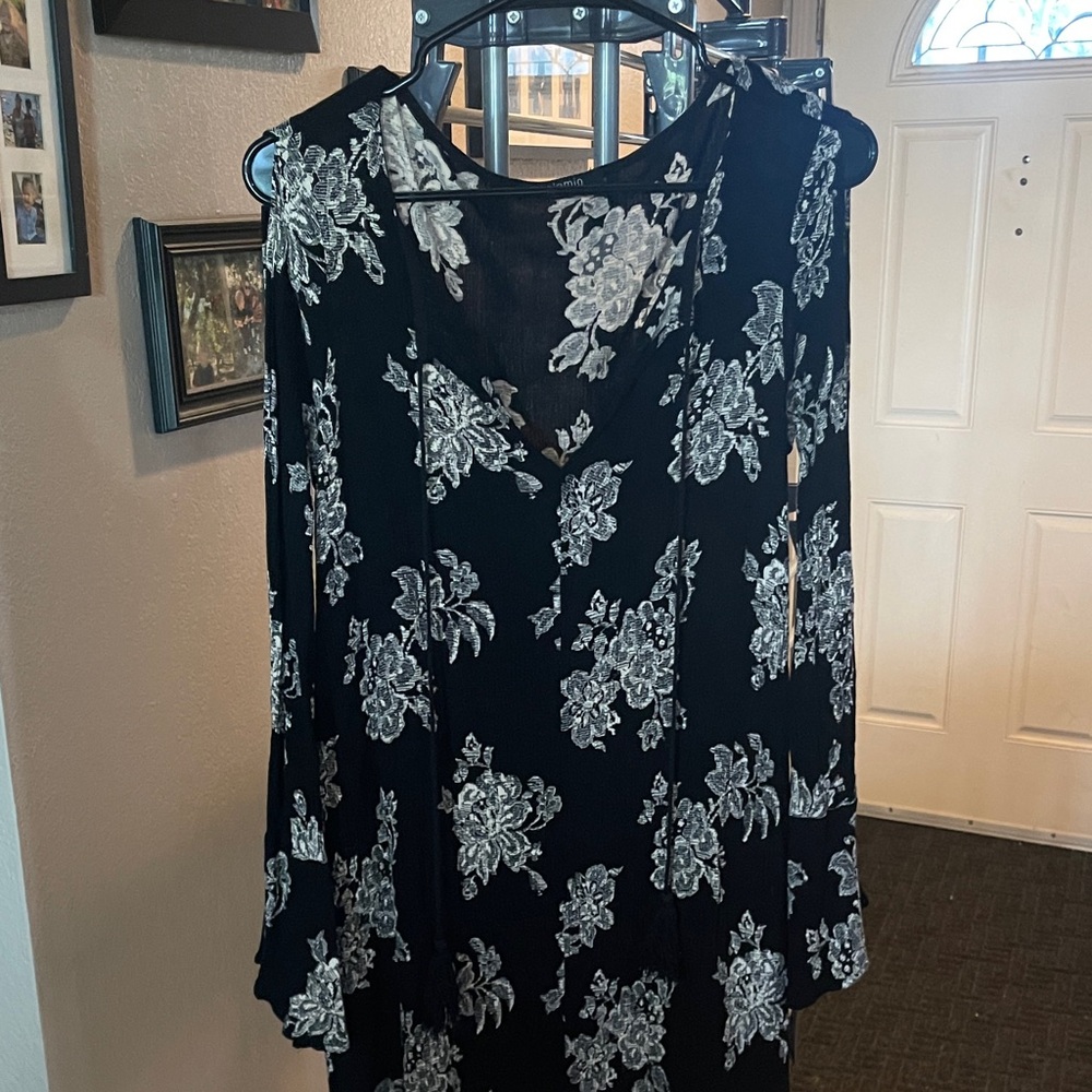 Solemio Black Dress with White Floral Jacquard